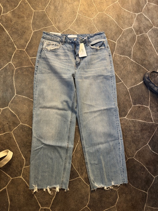Vervet Denim - Light Blue Straight-Leg Women's Jeans with Raw Hem